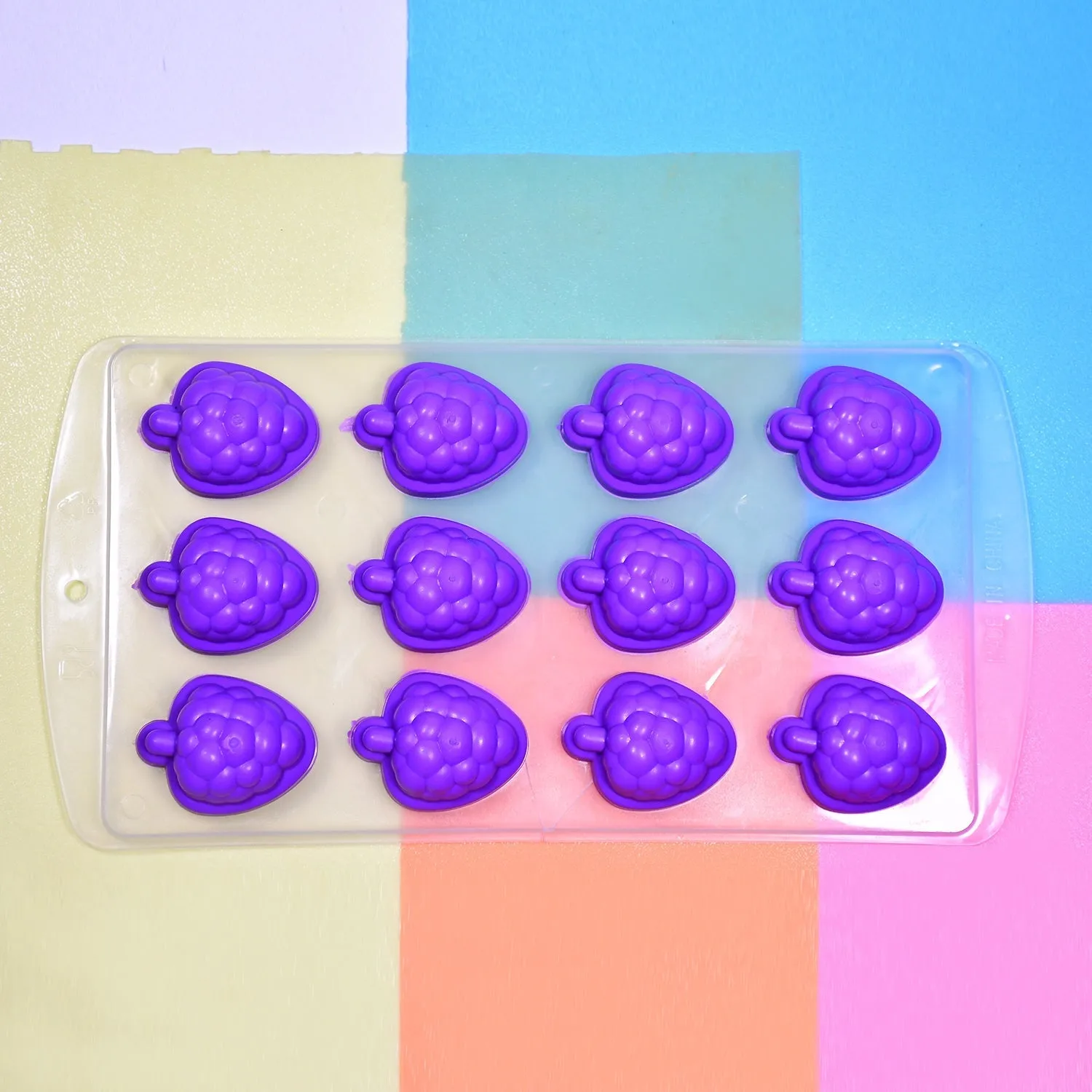 4869 Mix design Ice Trays with Lid for Freezer with Easy to Release Flexible Silicone shape ice cavity.
