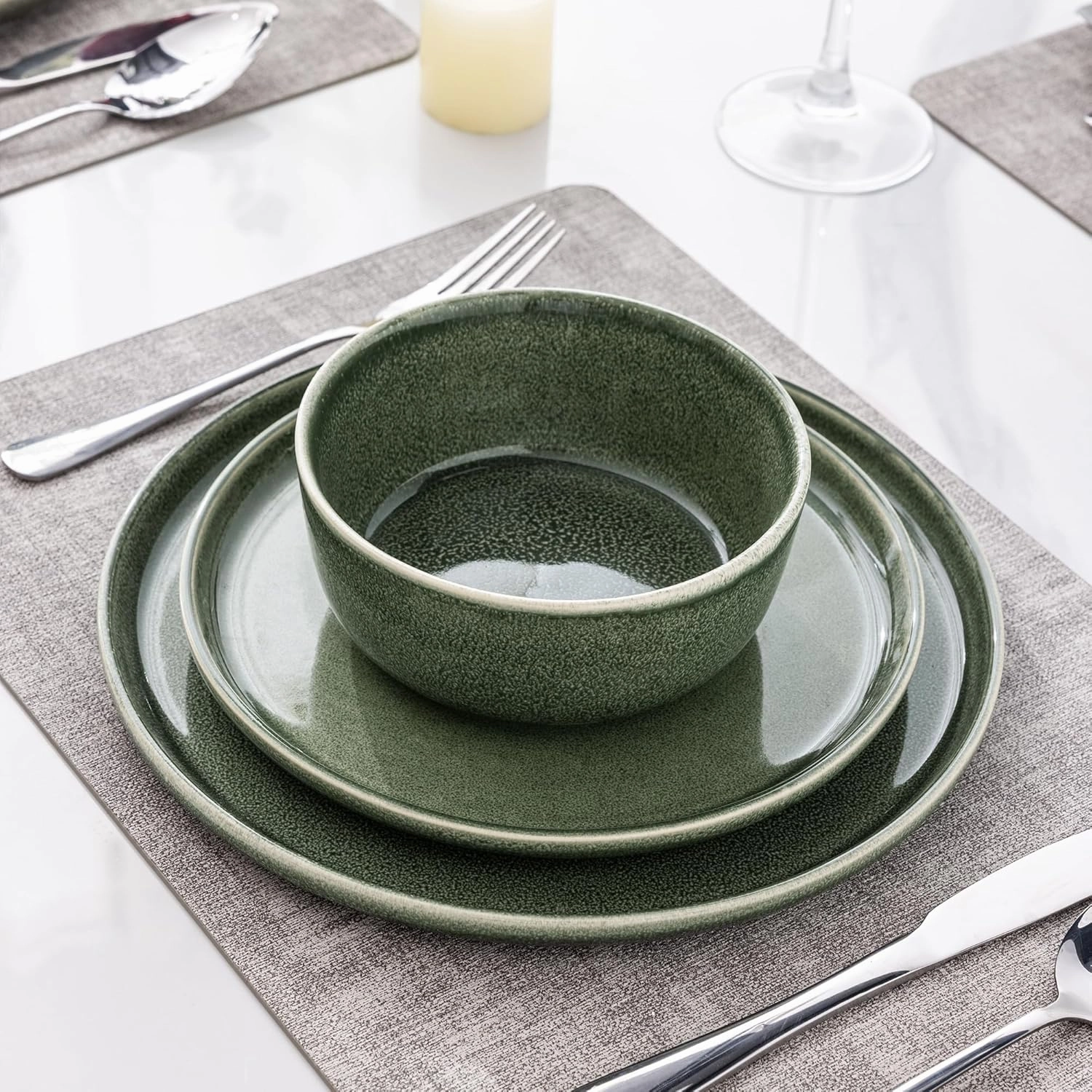 AmorArc Stoneware Dinnerware Sets,Round Reactive Glaze Ceramic Plates and Bowls Set,Highly Chip and Crack Resistant | Dishwasher & Microwave Safe Dishes,Service for 6 (18pc) Jade Green