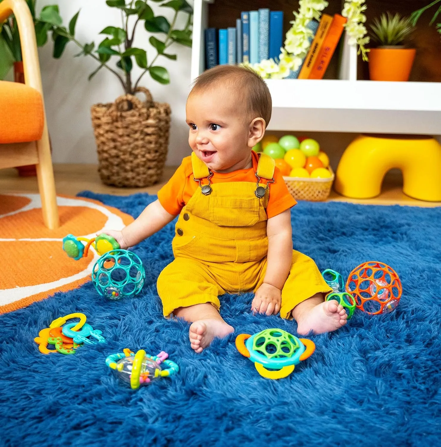 Bright Starts Little Shakers 6pc Gift Set, Easy-Grasp Oball Technology, Baby Rattles, Balls and Teethers, On-The-Go Toys, Lightweight, Unisex, Newborn 