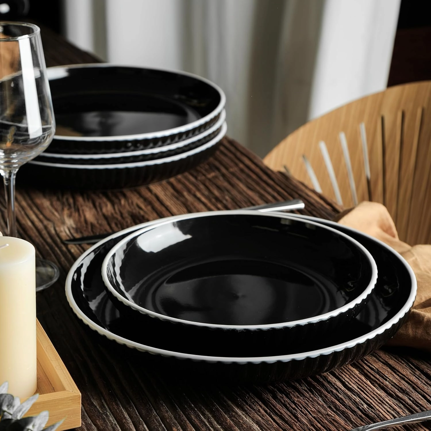 Christian Siriano Lustra Modern 16-Piece Stoneware Dinnerware Set, Plates and Bowls Set, Dinner and Salad Plates, Ramen Bowls, Dishes for 4, Black