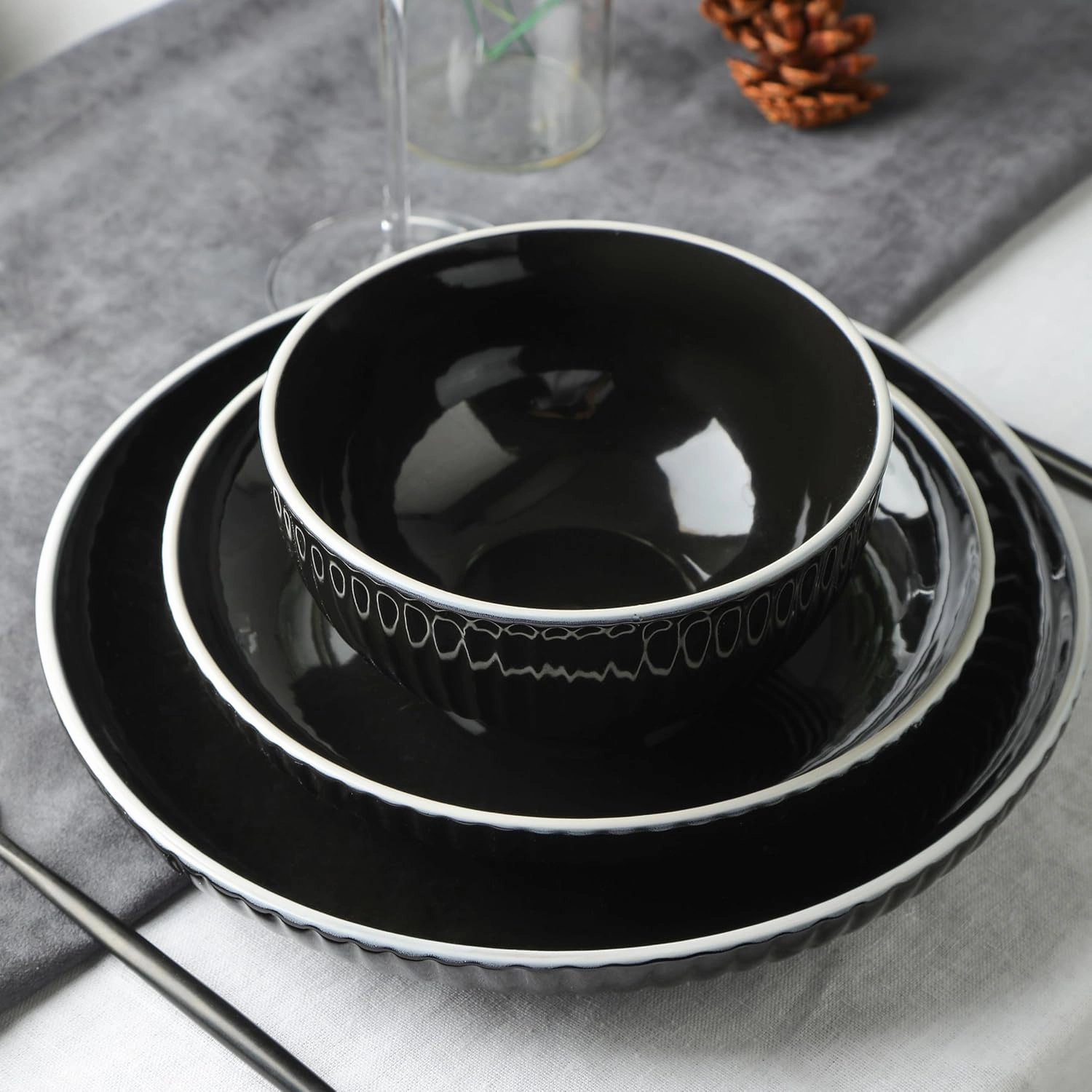 Christian Siriano Lustra Modern 16-Piece Stoneware Dinnerware Set, Plates and Bowls Set, Dinner and Salad Plates, Ramen Bowls, Dishes for 4, Black