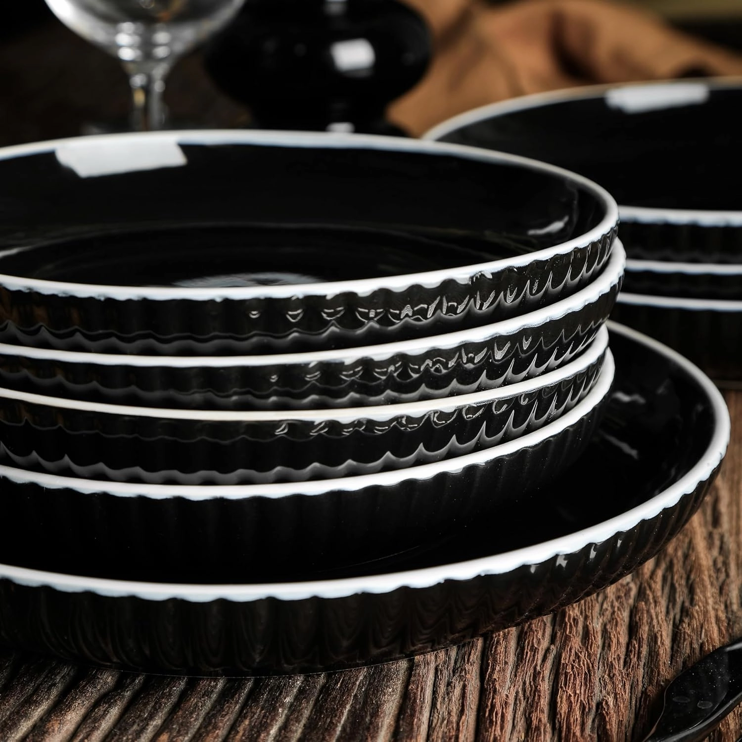 Christian Siriano Lustra Modern 16-Piece Stoneware Dinnerware Set, Plates and Bowls Set, Dinner and Salad Plates, Ramen Bowls, Dishes for 4, Black