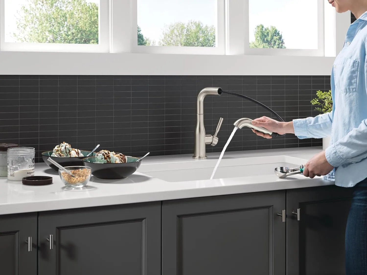 Delta 16943-DST Almari 1.8 GPM Single HandlePull Out Kitchen Faucet - Includes Escutcheon - Stainless