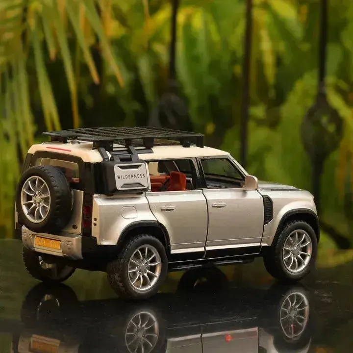 Diecast Defender Toy Car (1:22 Scale)