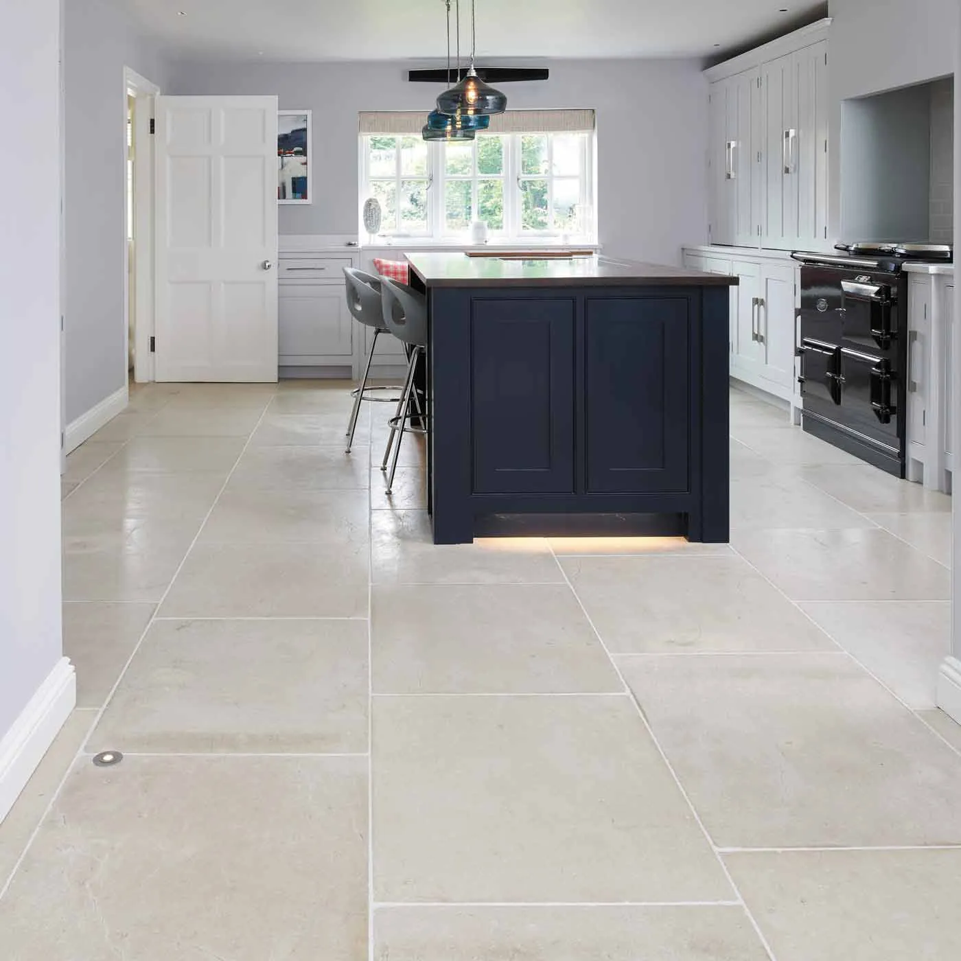 Eiffel Limestone Tumbled 60 x Random