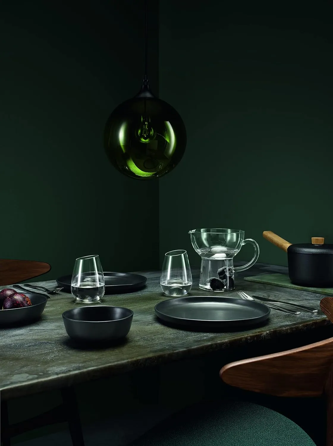 Eva Solo | Plate Ø17cm Nordic Kitchen | Set of 4 | Dishwasher-safe, Freezer-safe, Ovenproof & Microwave-safe | Danish Design & Functionality | Black Stoneware Suitable for Everyday Use | Black