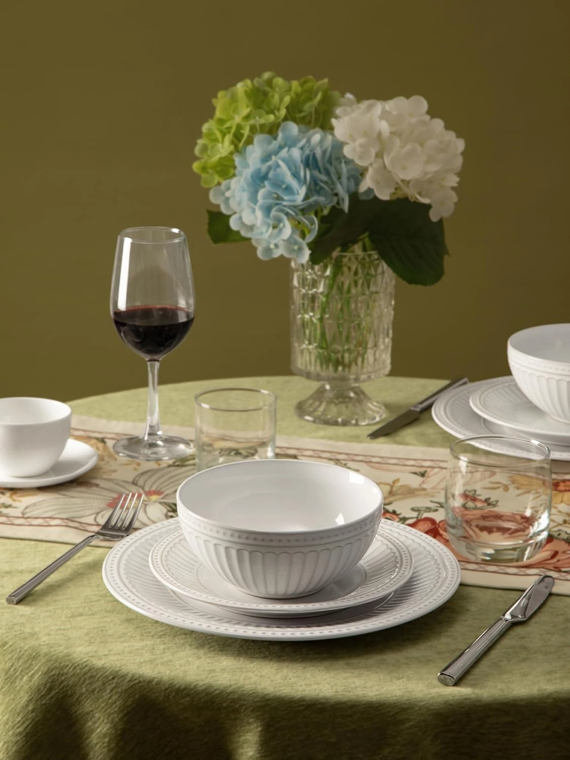 Famiware Garden Plates and Bowls Set, 12-Piece Dishes Set for 4, Scratch Resistant Kitchen Dishes Dinnerware Set - Microwave and Dishwasher Safe, Reactive Glaze and Embossed Stoneware, White