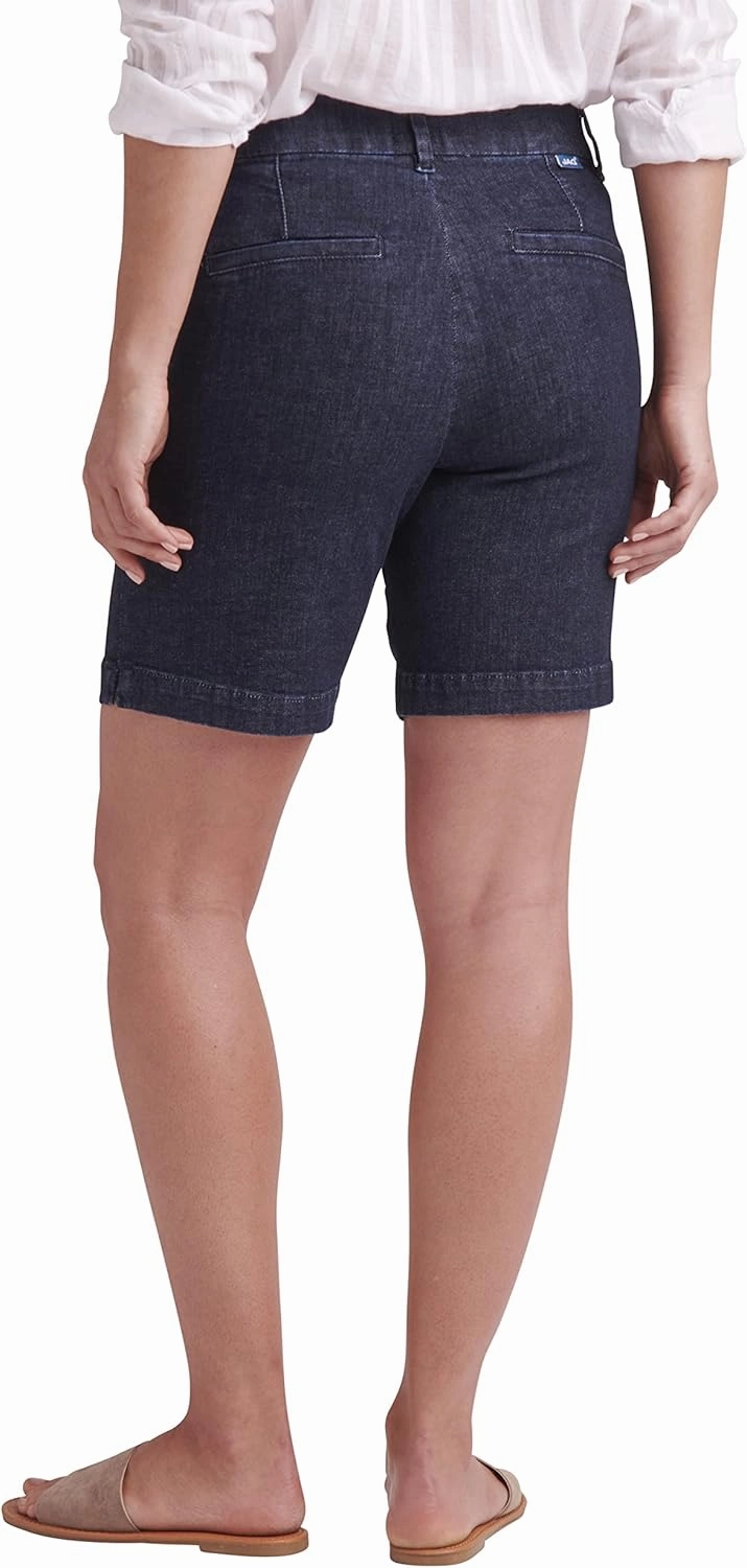 JAG Jeans Women's Maddie Mid Rise 8" Pull-on Short