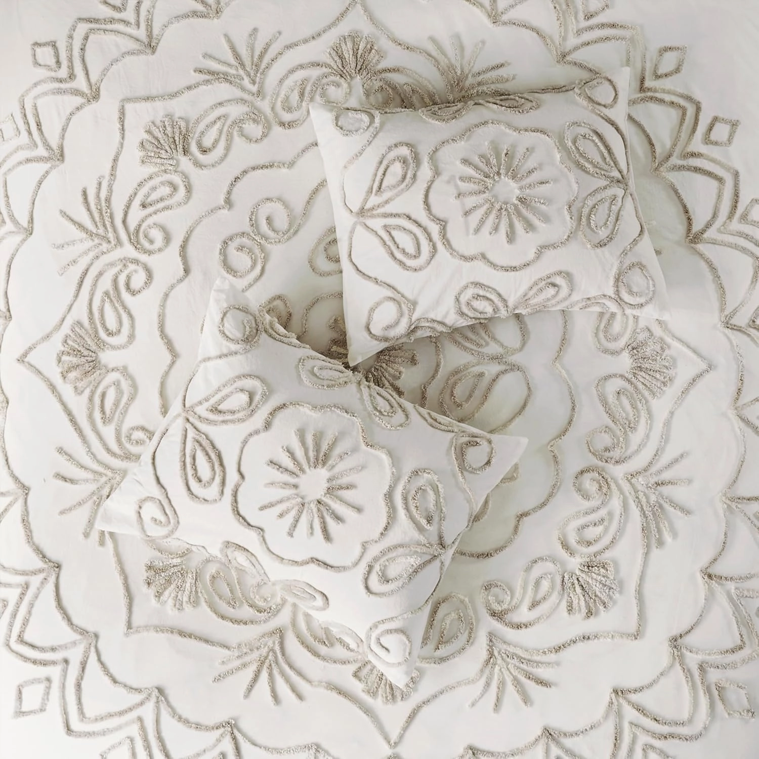 Madison Park Violette Chenille Cotton Tufted Comforter Large Medallion Design, All Season, Hypoallergenic, Soft Bedding Set, Matching Sham, King/Cal King, Ivory/Taupe 3 Piece