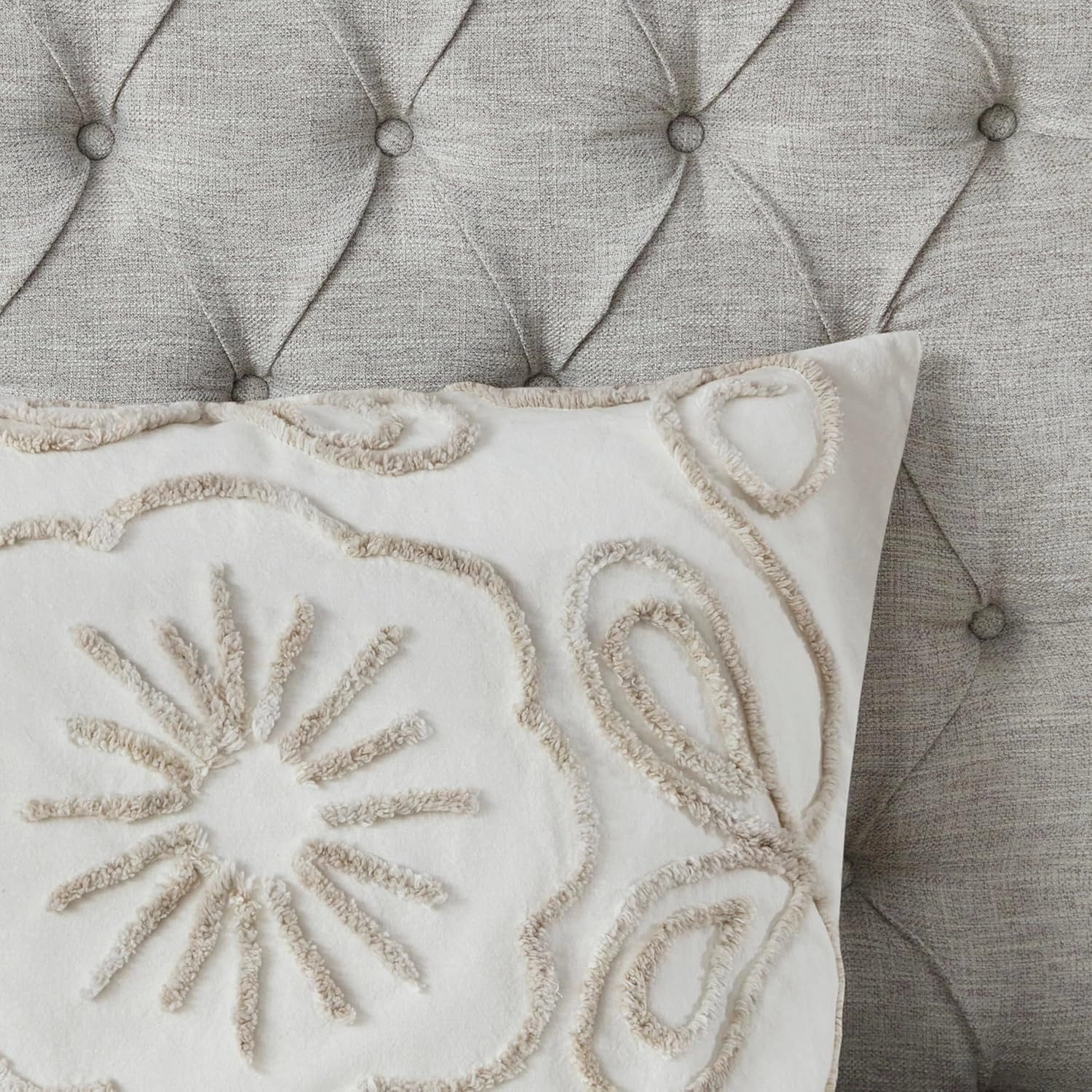 Madison Park Violette Chenille Cotton Tufted Comforter Large Medallion Design, All Season, Hypoallergenic, Soft Bedding Set, Matching Sham, King/Cal King, Ivory/Taupe 3 Piece