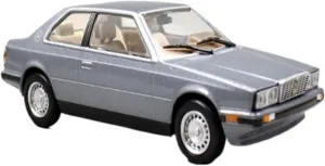 Mini Cars Replica 1:43 for Maserati Biturbo Classic Car Metal Alloy Car Model Classic Closed Vehicles Decoration Race Car Birthday Party Decorations