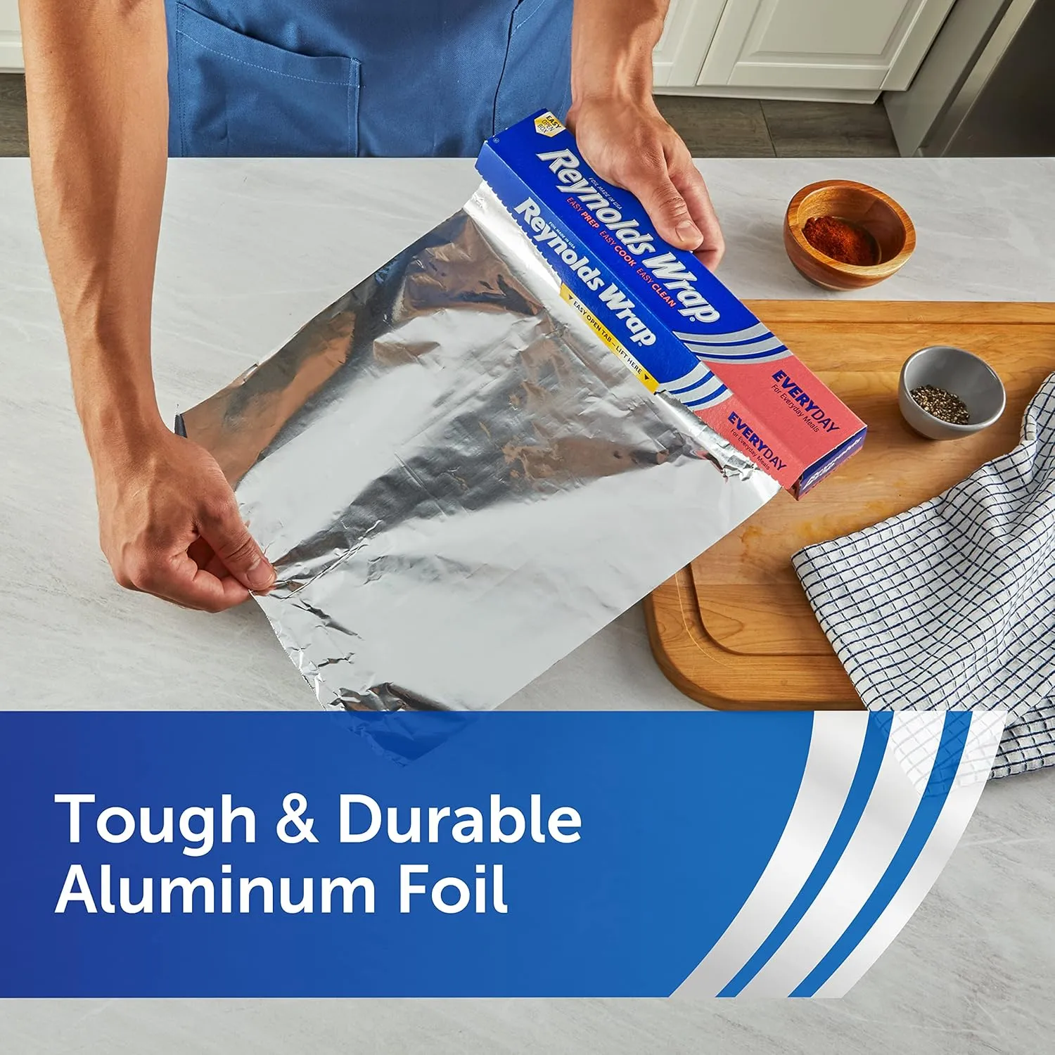 Reynolds Wrap Everyday Strength Aluminum Foil Roll, Freezer Safe and Grill Safe, Great for Foil Packets and Home Cooking, 12 Inches Wide, 200 Total Sq. Ft.