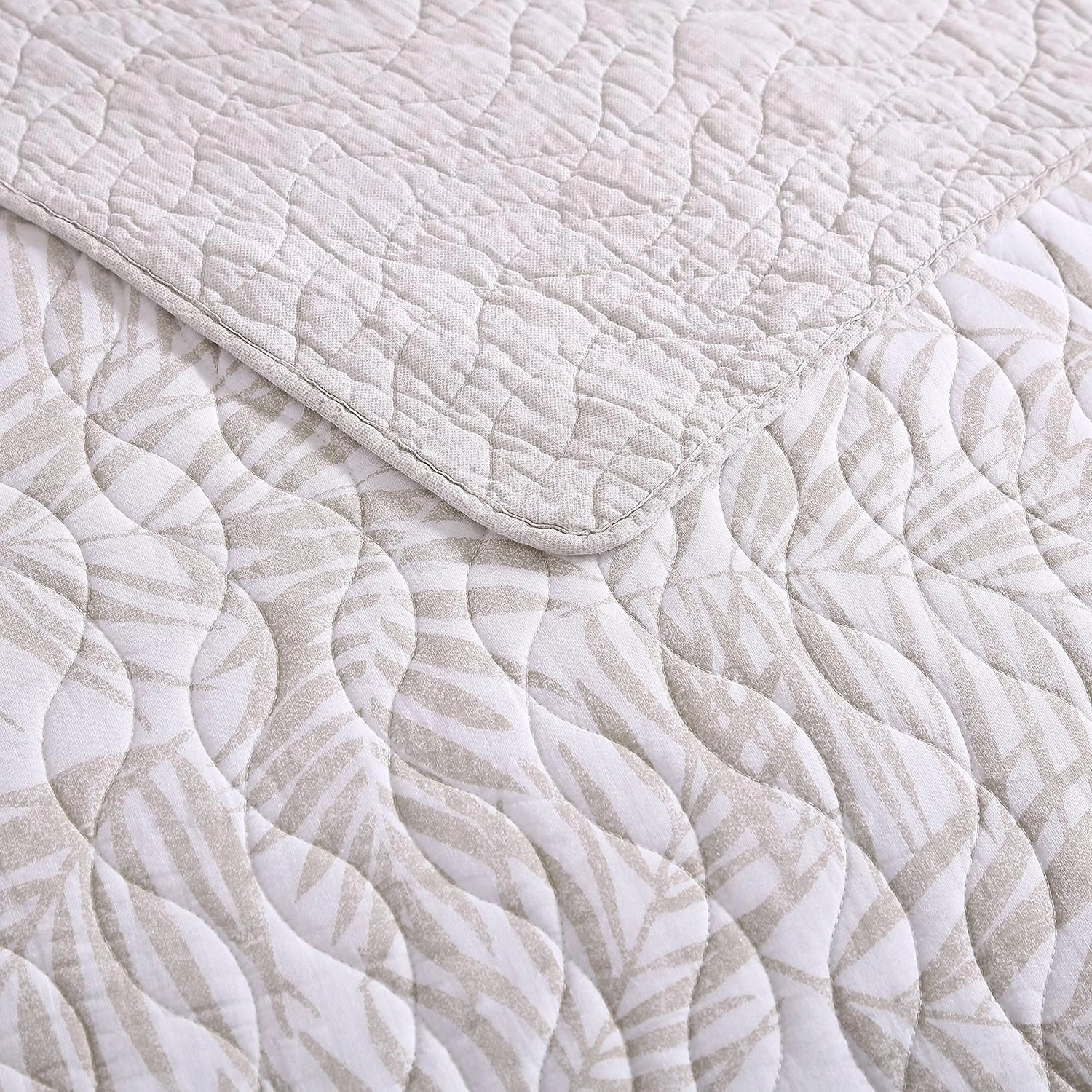 Tommy Bahama - Queen Quilt Set, Reversible Cotton Bedding with Matching Shams, Soft All Season Bedspread, Coastal Bedding Set (Palmday Beige, Queen)