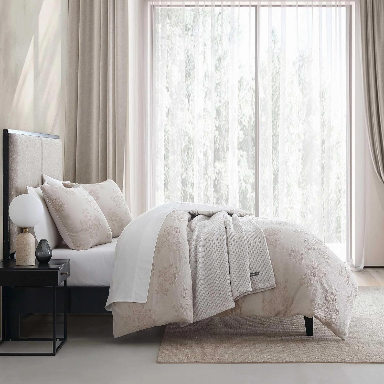 Vera Wang - Comforter Set, Luxurious Bedding Set with Matching Shams, Floral Design, Chic Room Essentials (Roses Beige, Queen)