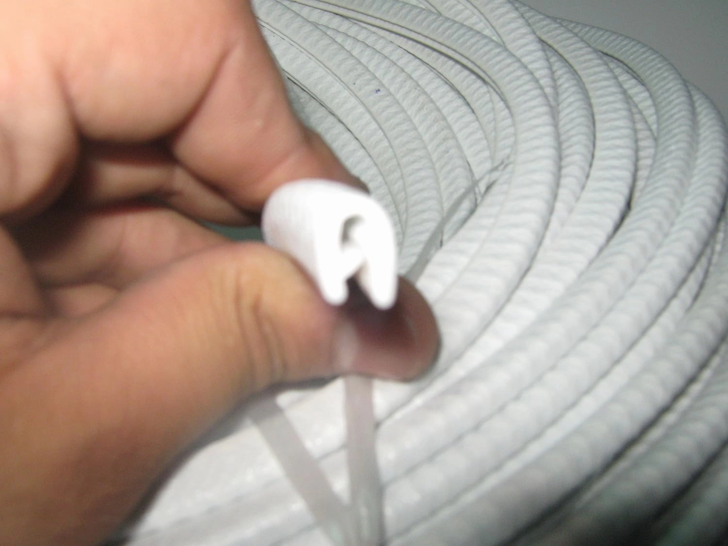 White Edge Trim Small 0.375" U Height x 0.039"-0.093" Grip Range (33 Feet)